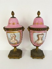 PAIRE DE VASES DE SÈVRES À