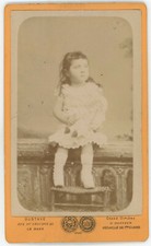 CDV circa 1880. Petite fille et sa poupée par Gustave au Mans. Doll.