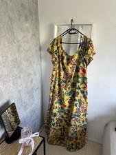 Robe longue fleurie neuve à manches courtes taille unique 