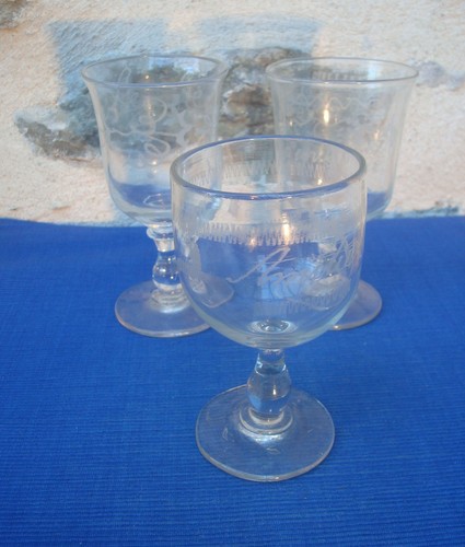 V69 lot verre pied ancien - à,