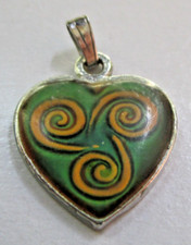 Ancien pendentif Breton cœur argenté triskell couleur changeant bijou vintage 92