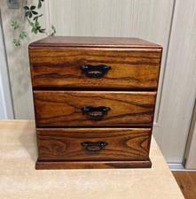 Commode de rangement japonaise