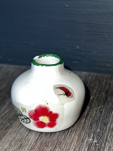 Vase diorama pour - pour, vitrine
