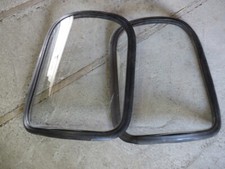 Lot de 2 vitres de voiture bombées voiture ancienne  ou camion old car windows