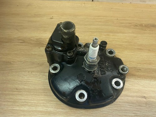 Une culasse moteur - une,