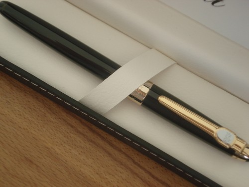 Stylo roller très - , fin