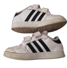 paire Baskets Adidas bébé taille 26  blanche et noire FZ0090 peu servi .occasion