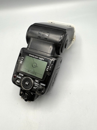 Nikon 700 speedlight - sb-700,