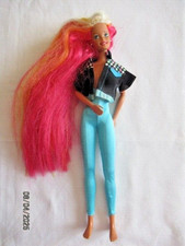 BARBIE à LONGUE CHEVELURE MULTICOLORE - BRAS ET JAMBES ARTICULES (76-15)