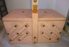 ANCIENNE JOLIE BOITE A COUTURE TRAVAILLEUSE marque F.A LIVRABOIS 1950-1960 bois