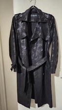 Trench coat motif réptile