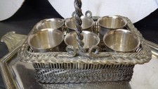 service à liqueurs/vodka  Art Déco en Métal Argenté, 6 gobelets dans un panier :