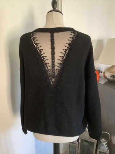 Pull noir dos dentelle très