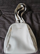 Sac à dos en cuir synthétique pour femme de la marque David Jones .