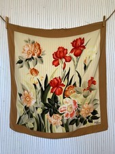 Foulard carré de Soie Vintage