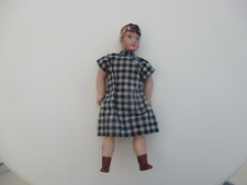 ANCIENNE POUPÉE EN TERRE CUITE et carton bouilli.