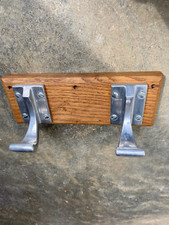 Lot de 2 patères murales en aluminium sur support bois