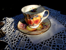 bel tasse à café thé ancien porcelaine anglaise décor fruit pêche signé WINDSOR