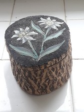 Jolie Boite En Bois Décorée À la Main En Savoie Et Signée . Parfait Etat 