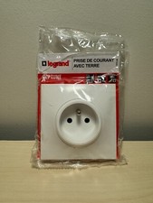 Legrand Neptune, prise de courant avec terre
