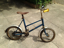 Ancien petit vélo d'enfant dans son jus de grenier ... Vintage