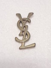 Ancien Pin's Yves Saint