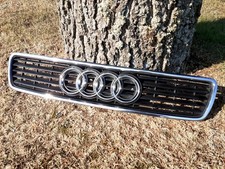 Calandre avec entourage chromé Audi A4, S4 B5, 8D0853651 de 1995 à 2001 environ