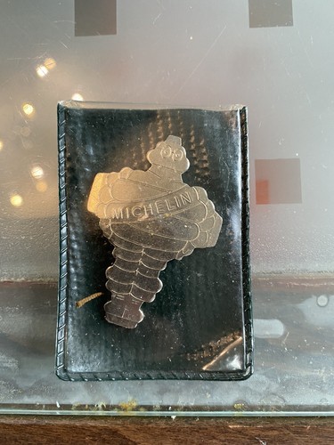 Ancienne figurine insigne - insigne,