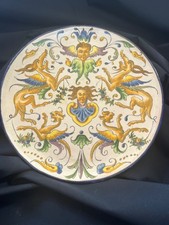 Assiette décorative, décor  Renaissance italienne, grotesque, chimères, signée