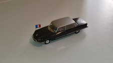 DINKY TOYS #1435 CITROEN DS PRESIDENTIELLE SANS BOÎTE avec son drapeau  1/43