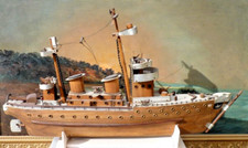 ANCIENNE MAQUETTE de BATEAU CUIRASSÉ travail de prisonnier vers 1914/ 1918