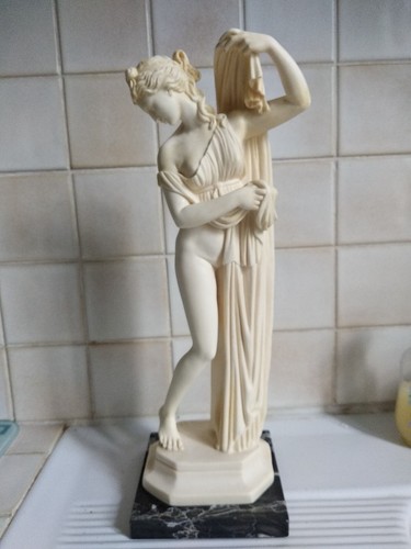 Sculpture statue deesse - sculpture/statue,