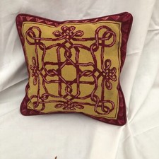 COUSSIN TAPISSERIE AU POINTS X