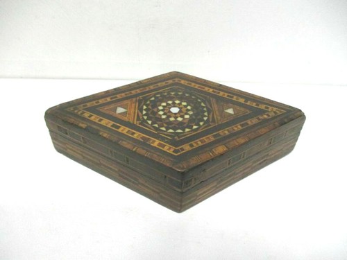 Ancienne boite orientale - , en