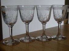 BACCARAT 4 ANCIENS VERRES A