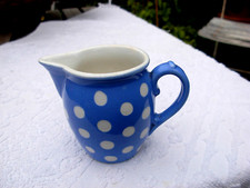 Beau pot à lait bleu à pois