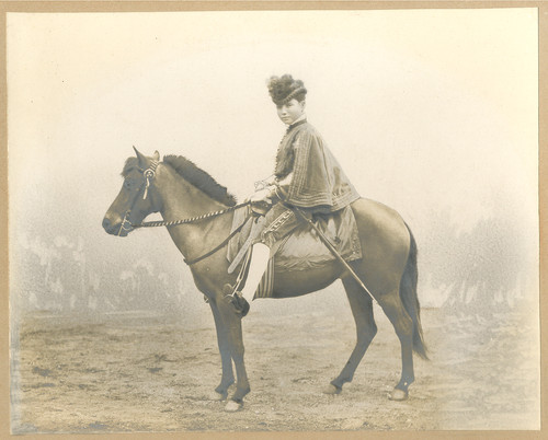 Jeune cavalier costumé - , à
