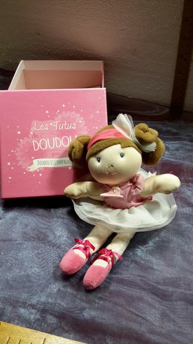 Peluche doudou poupée