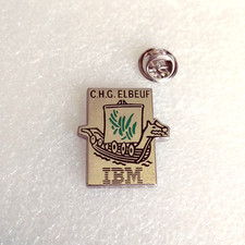 Pin's Lapel pin Pins Informatique PC IBM C.H.G ELBEUF BATEAU DRAKKAR Zamac Signé