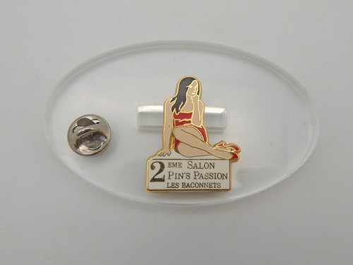 Pin femme sexy - pin's,