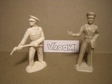 1/43 GARAGE  2 POMPISTES  POUR