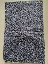 Coupon Tissus fermier ancien fond noir petites fleurs 1m34 x 96 cm