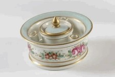 Joli encrier (complet)  en porcelaine de Paris  ,dans le gout XIX eme, XX eme