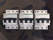 DISJONCTEUR TETRAPOLAIRE 20A