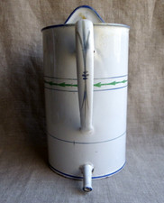 ANCIENNE FONTAINE EN TÔLE ÉMAILLÉE BLANCHE - FRISE VÉGÉTALE - LISERÉ BLEU