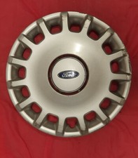 Un Enjoliveur Ford 16 Pouces 