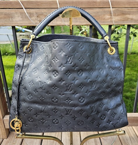Louis vuitton black - vuitton, artsy
