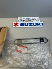 1 grille échappement suzuki