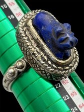 Lion en lapis-lazuli de style