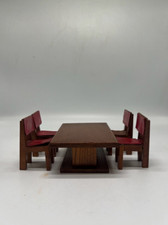 Lot d'accessoires de poupées en bois des années 50 : buffet, armoire basse et bu